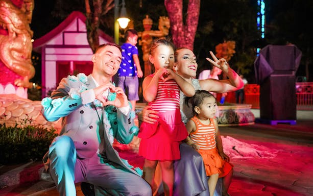 Live entertainment artist with kids at Da Nang Downtown event.