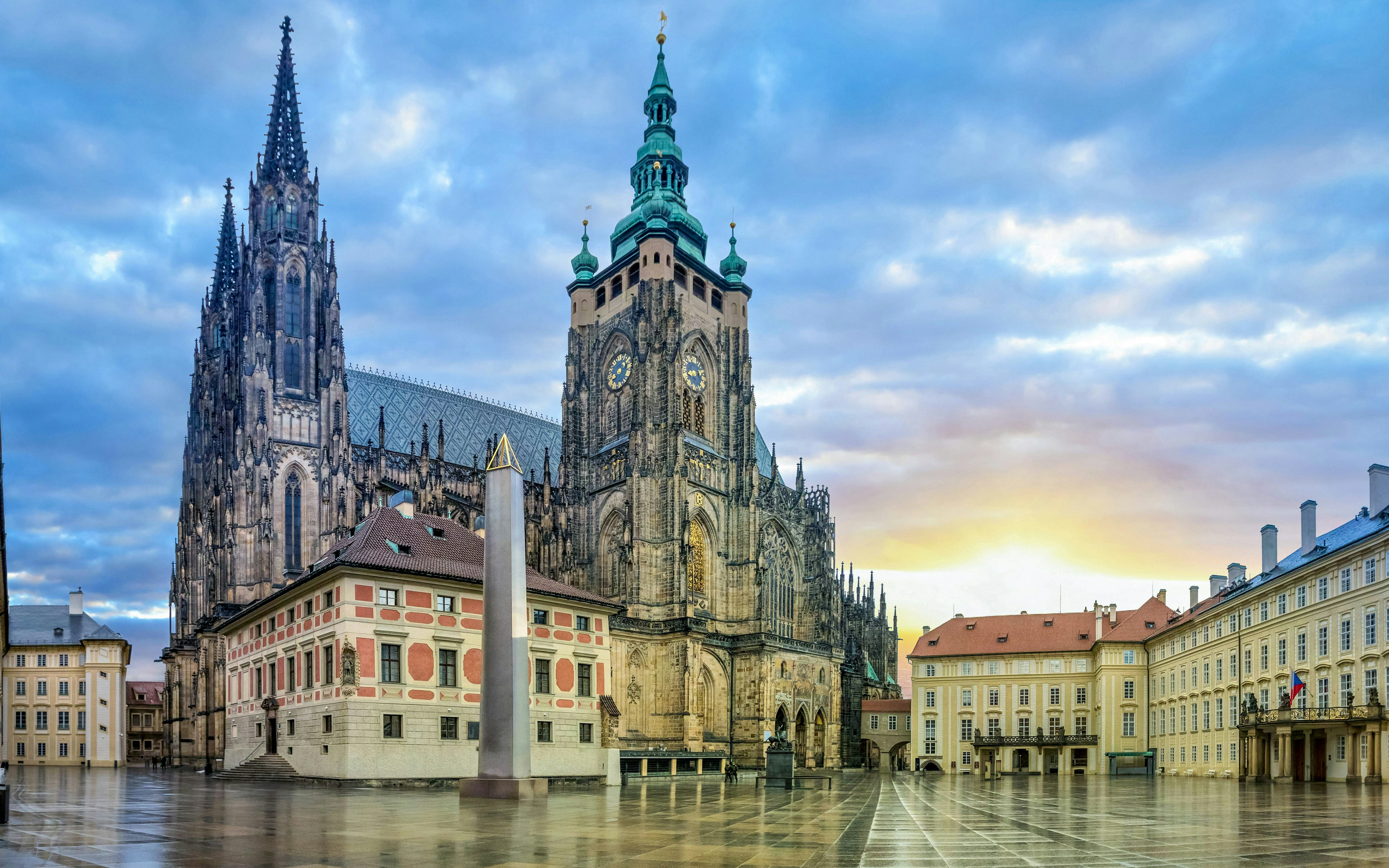 St. Vitus Cathedral in Prazsky Hrad complex, Prague, Czech Republic at sunrise.