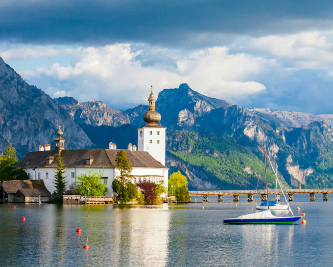 From Vienna: Hallstatt, Mountains & Alpine Lakes Day Trip