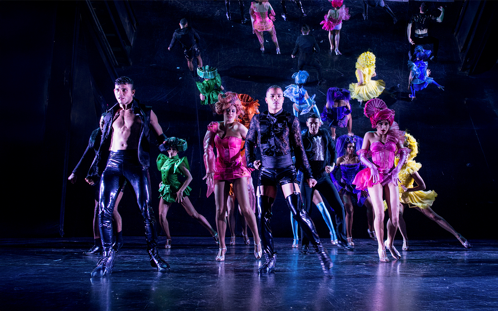 Des danseurs sur scène à Paris