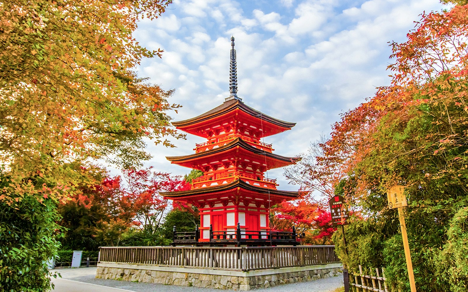 Kiyomizudera Temple on Kyoto Guided Day Trip with Entry to Attractions
