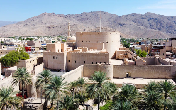 From Muscat: Nizwa Fort & Jebel Shams Day Trip with Lunch and Grand Canyon Views