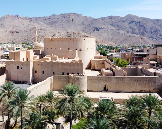 From Muscat: Nizwa Fort & Jebel Shams Day Trip with Lunch and Grand Canyon Views