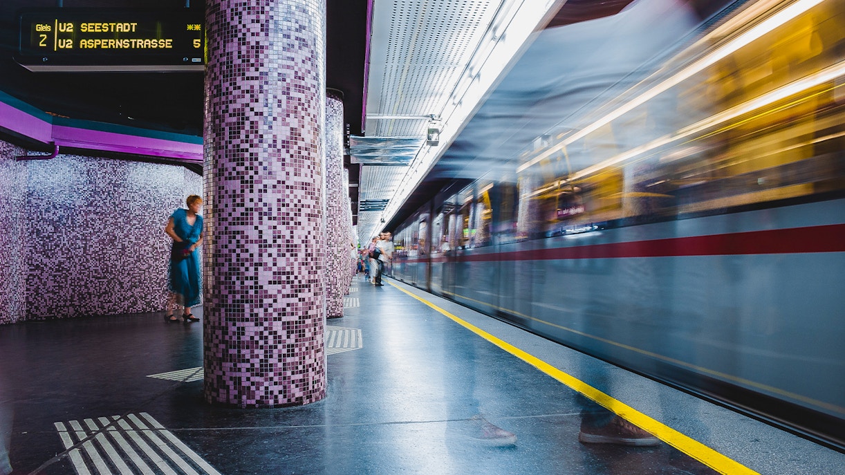 Reaching Mozarthaus via Metro