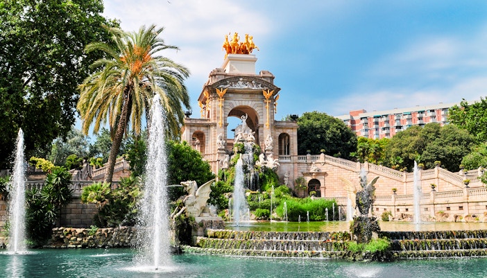 Ciutadella Park Barcelona with fountain and lush greenery.