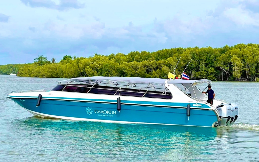 Chaokah speedboat cruising from Phi Phi to Maya Bay and Bamboo Island.