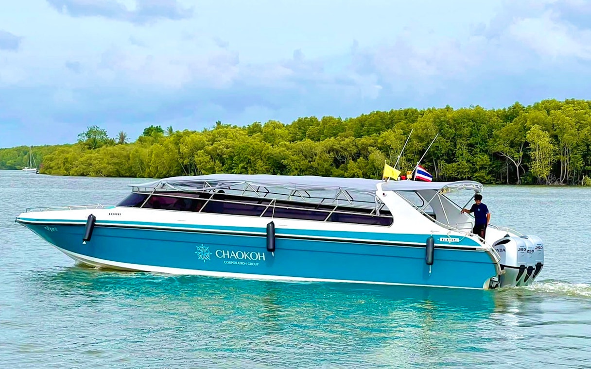 Chaokah speedboat cruising from Phi Phi to Maya Bay and Bamboo Island.