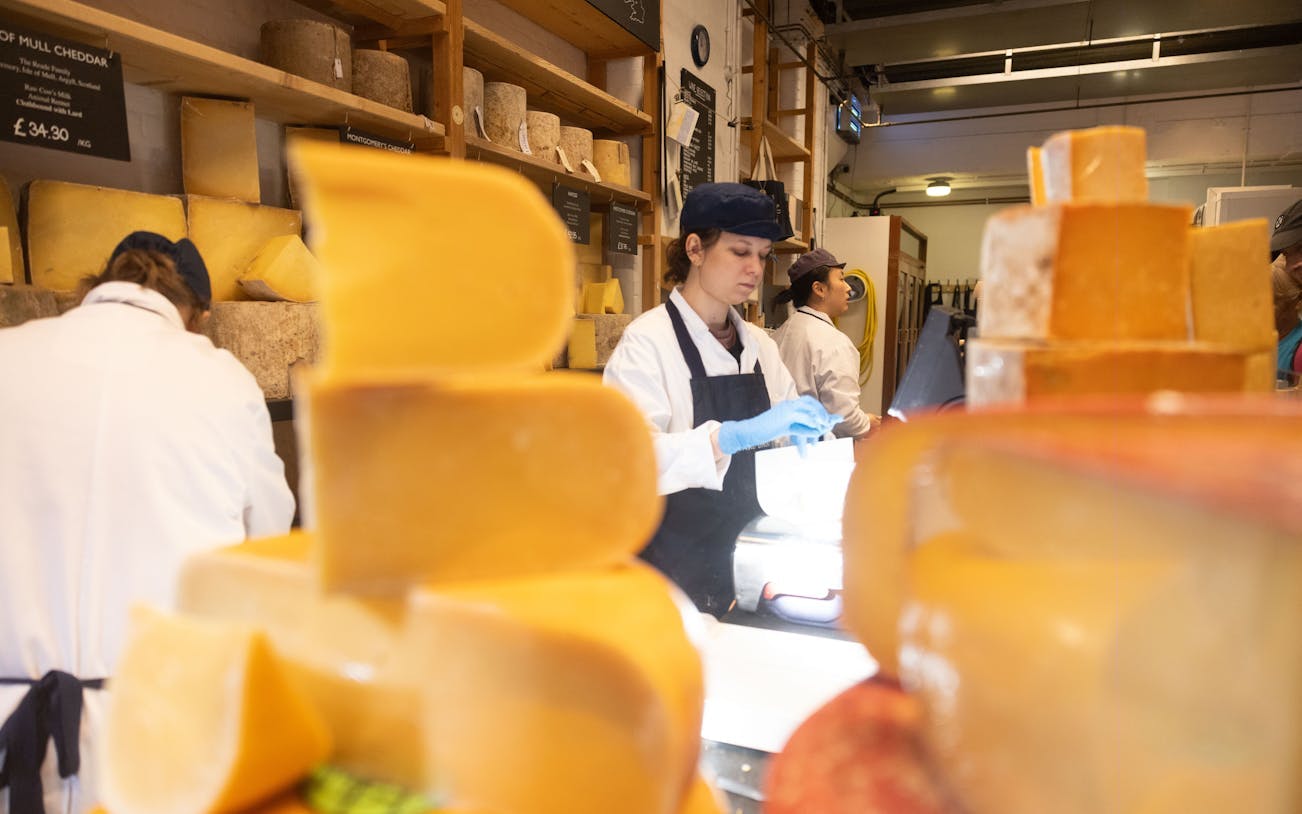 borough market guided food tour and bread ahead crème brûlée donut workshop-4
