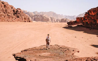 guidet jeeptur i wadi rum med sandbrett-1