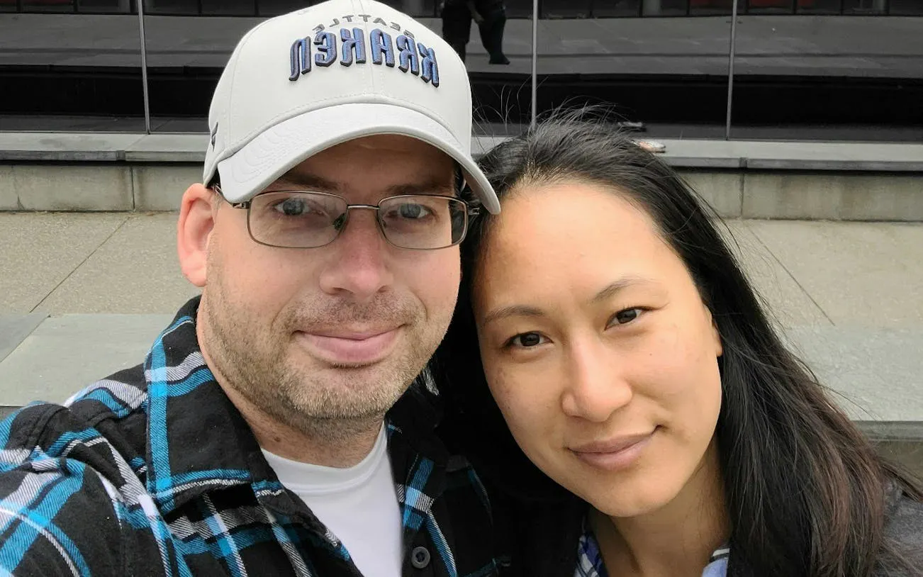 Couple enjoying a self-guided city exploration game in Seattle.