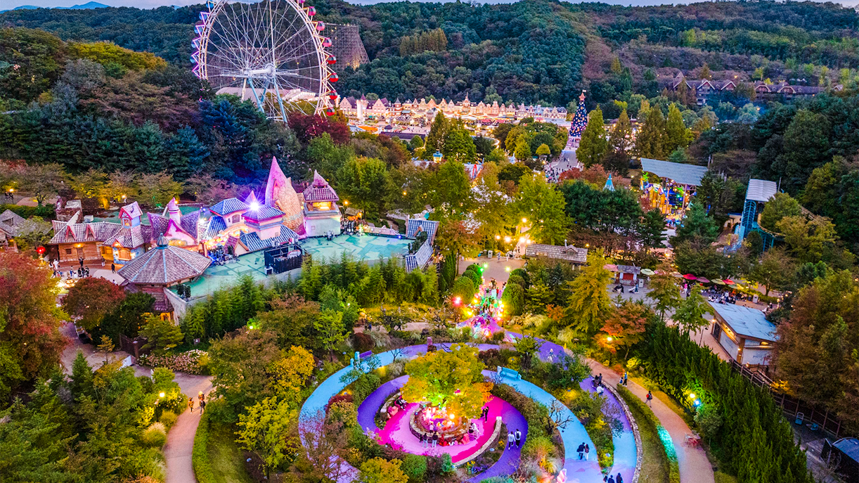 Aerial view of Everland theme park with Ferris wheel and colorful gardens in South Korea.