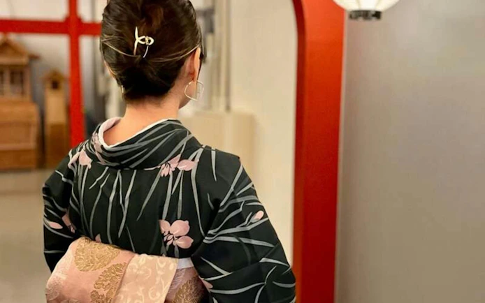 Woman in kimono at Ochiizumibeya Sumo Practice Show, Tokyo.