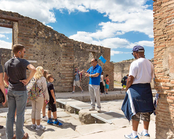 From Naples: Pompeii & Amalfi Day Trip with Transfers