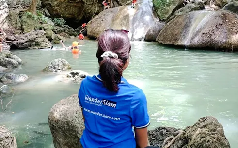 da bangkok: tour in giornata a kanchanaburi al ponte sul fiume kwai e alle cascate di erawan, con tasse di ingresso incluse-1