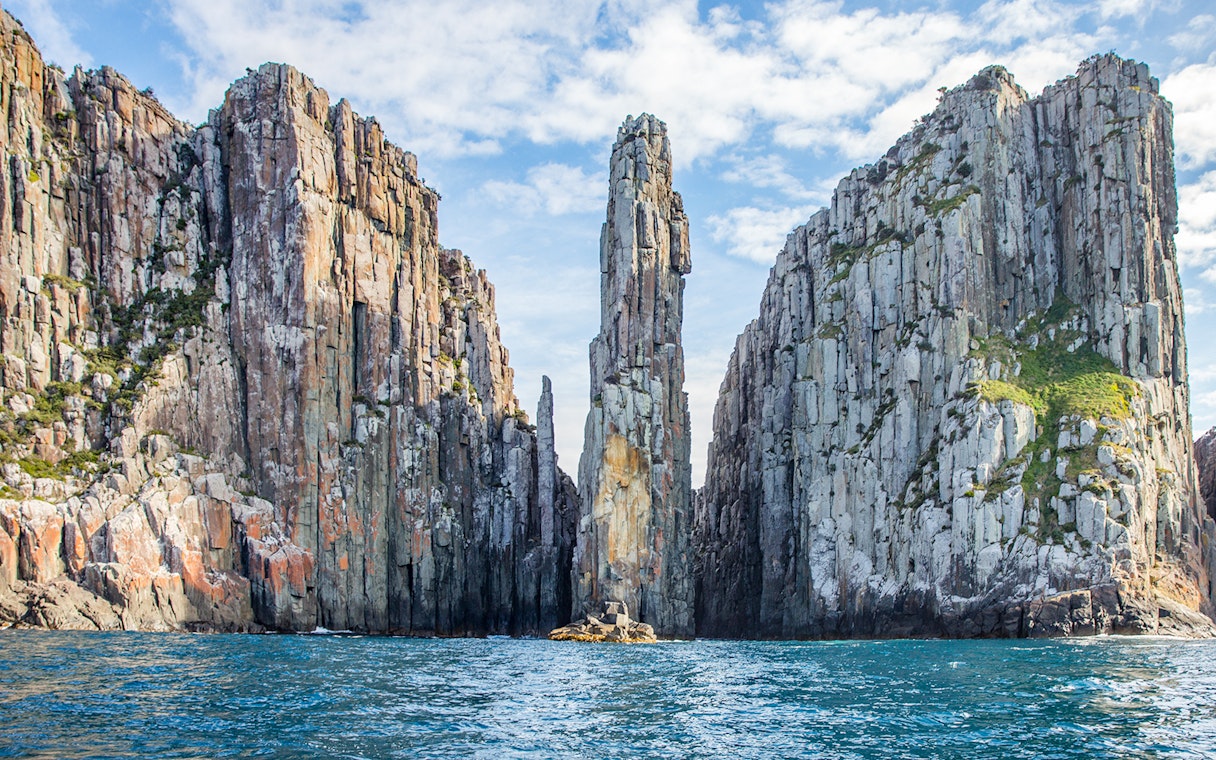 Rocky cliffs and ocean view on Port Arthur Harbour Cruise, Tasmania.