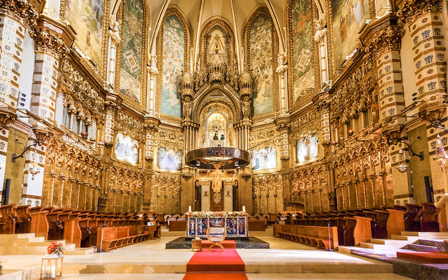 https://cdn-imgix.headout.com/media/images/3a659fd5e863ad93b1b7b7baafa32b23-montserrat-06.jpg?ar=16%3A10&auto=format&crop=faces%2Ccenter&fit=crop&h=562.5&q=90&w=900