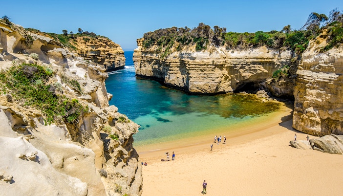 Tourists at Loch Ard Gorge, Great Ocean Road Ecotour
