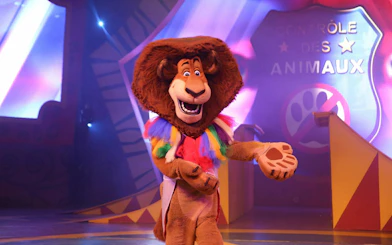 Lion character performing at Madagascar Circus Show, Beto Carrero.