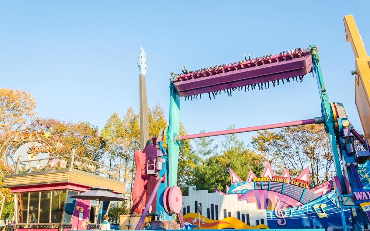 Everland Theme Park's Double Rock Spin ride with musical theme elements.