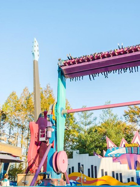 Everland Theme Park's Double Rock Spin ride with musical theme elements.