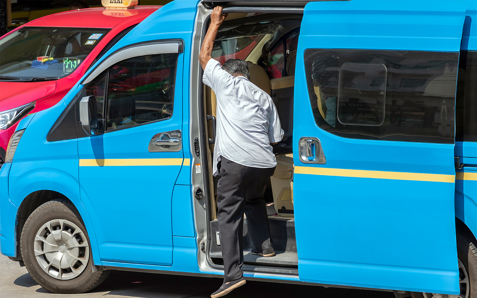 Tiger Park Pattaya shared taxi service with tourists boarding in Thailand.