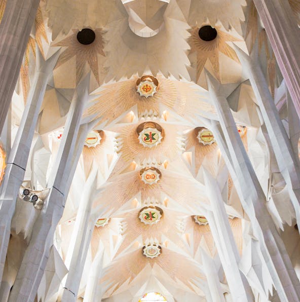 Barcelona itinerary connecting Sagrada Familia and Park Guell