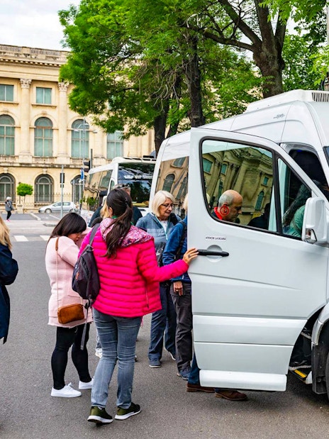 Visitors boarding AC transfer bus for full-day tour to Dracula’s Castle, Peles Castle, Brașov.