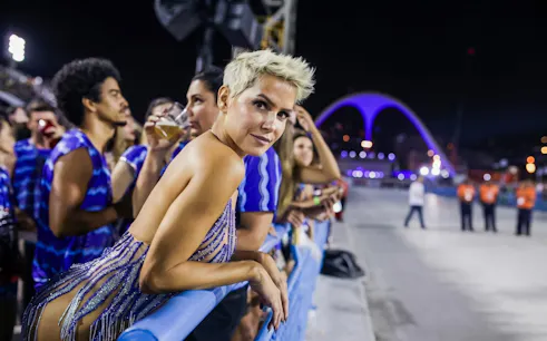 Salgueiro School rehearsal attendees in Rio de Janeiro at night.