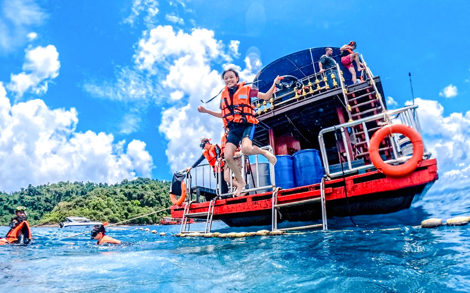 Koh Chang 3 or 4-Island Big Boat Snorkeling Tour with Lunch