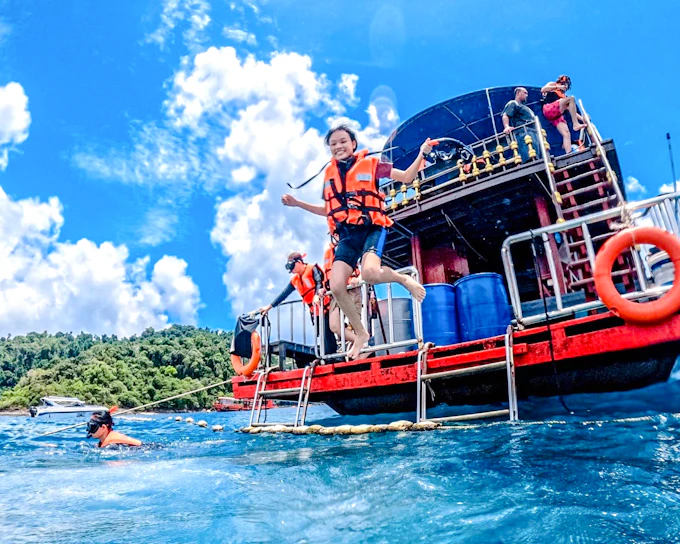Koh Chang 3 or 4-Island Big Boat Snorkeling Tour with Lunch