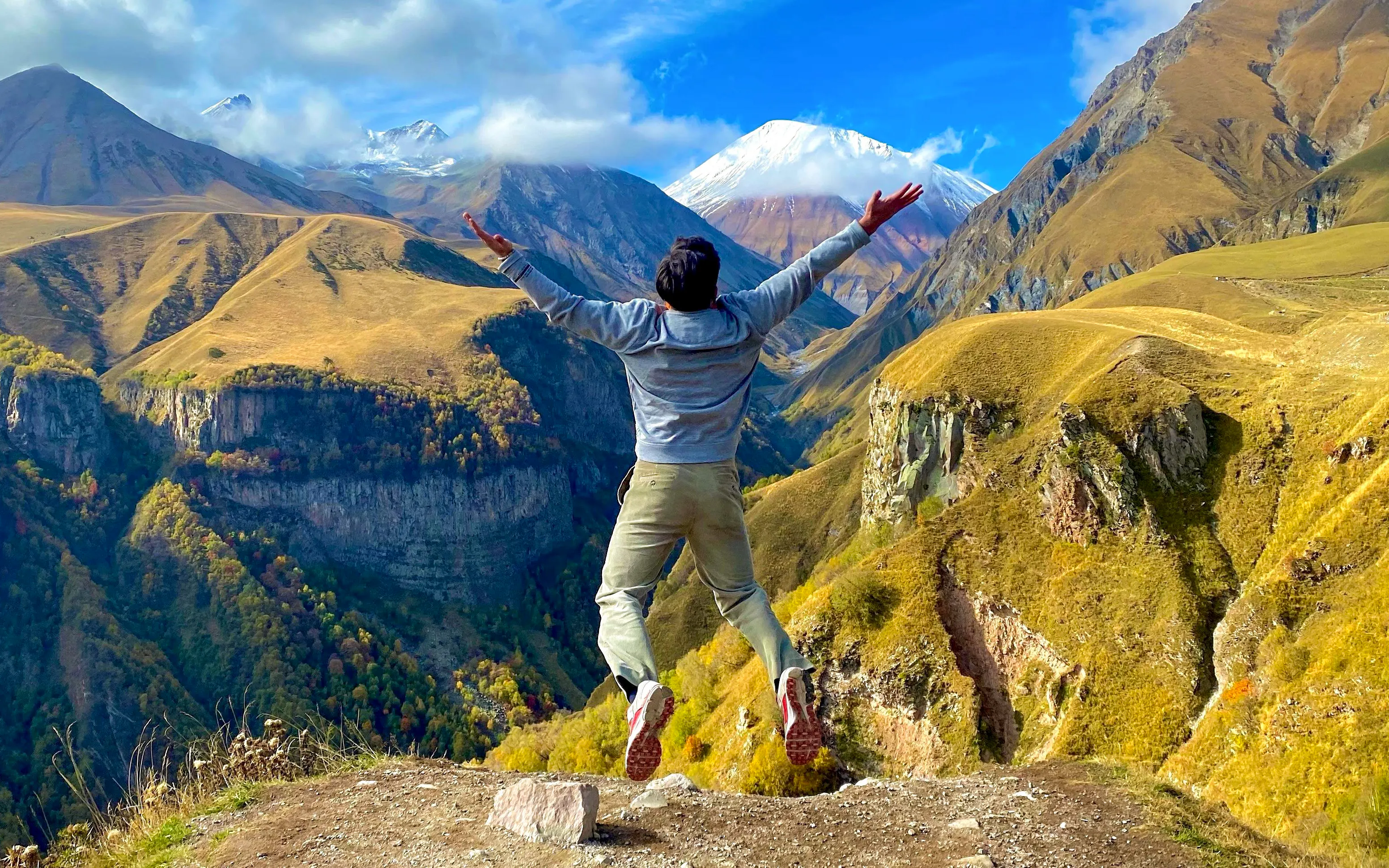 From Tbilisi: Kazbegi, Gudauri, Gergeti & Ananuri Day Trip