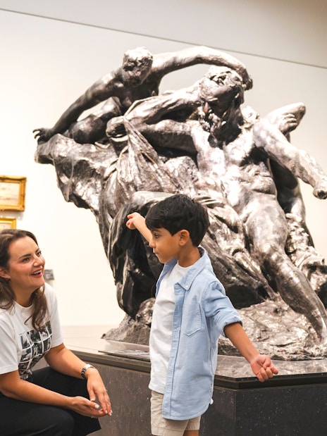Family exploring sculpture at Louvre Abu Dhabi.