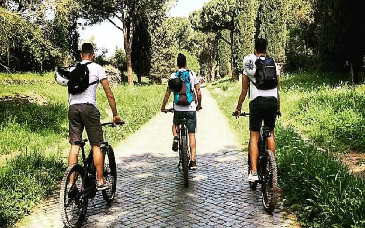 Appian Way Bike Tour with Park of the Aqueducts and the Roman Countryside Image 10