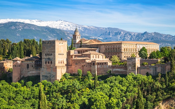 Alhambra Skip-the-Line Guided Tour with Nasrid Palaces