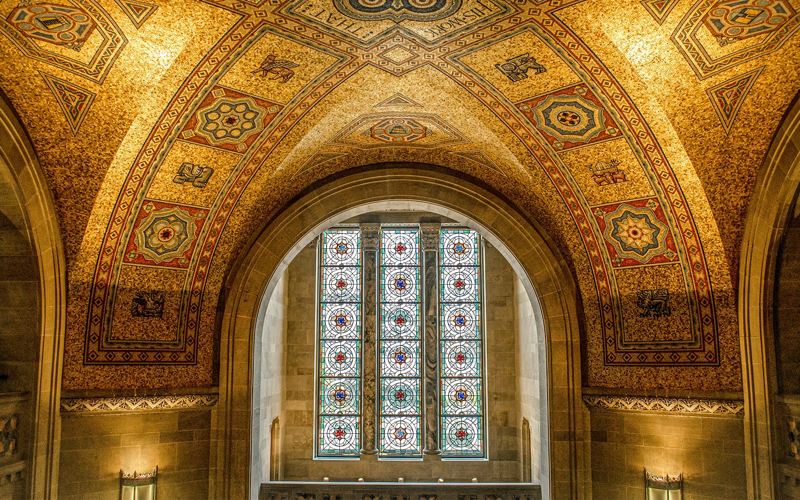 Royal Ontario Museum (ROM)