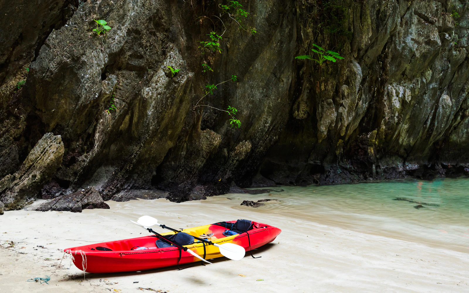 From Koh Lanta: 4 Islands Longtail Boat Tour with Emerald Cave