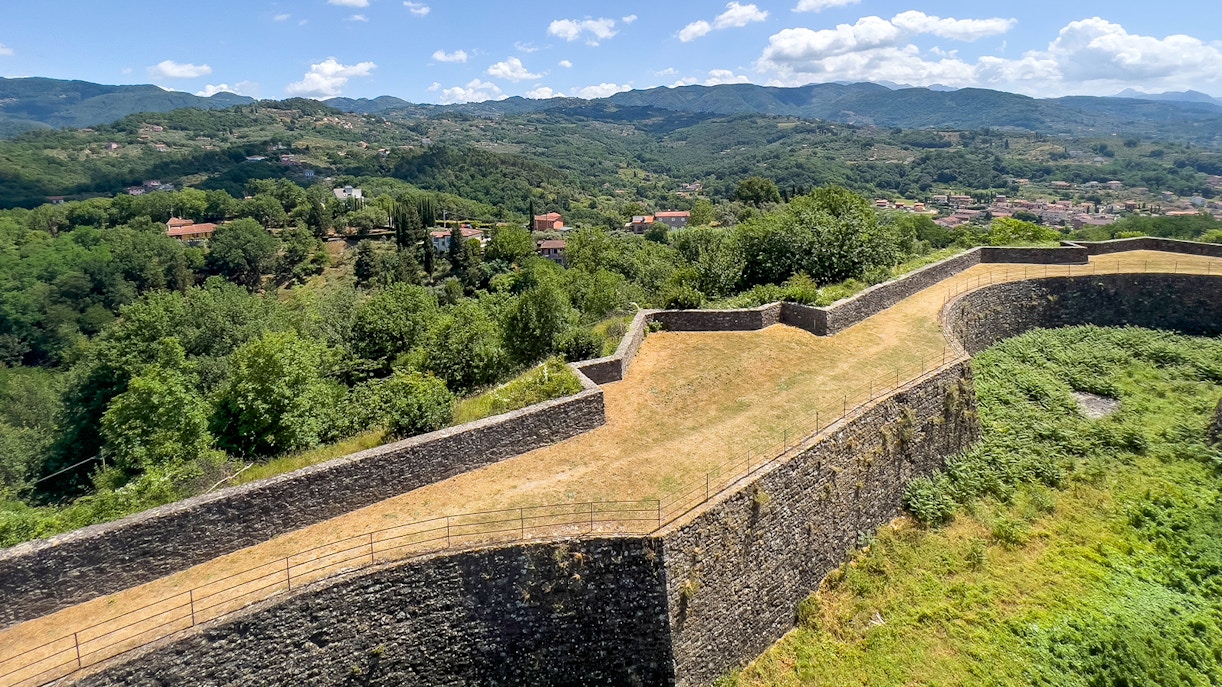 Walkways and passages on the walls of the Sarzanello fortress