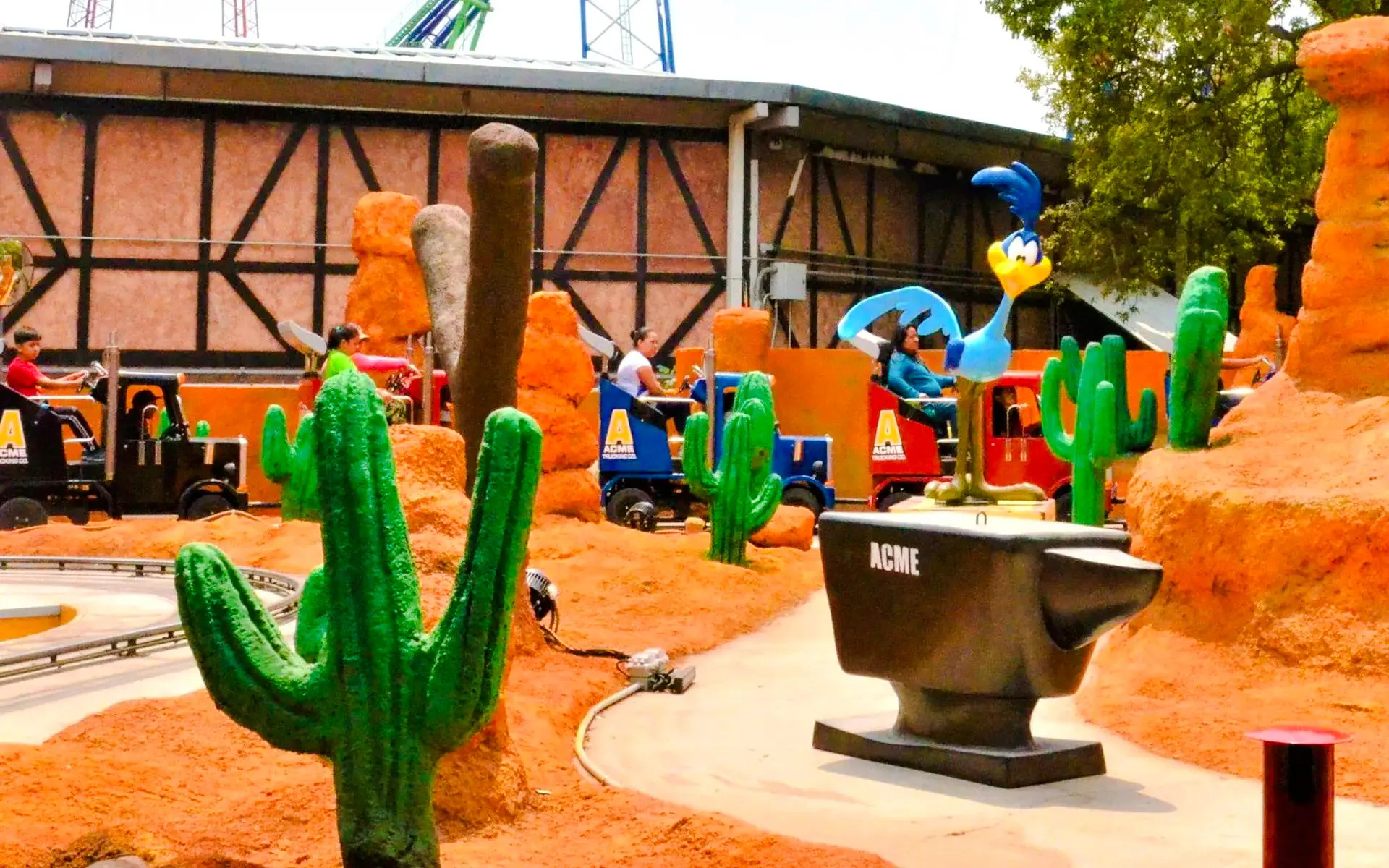 ACME Trucking Company ride with cartoon theme at Six Flags Mexico.