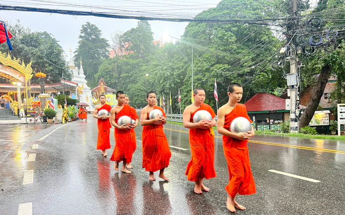 Chiang Mai Sunrise Almsgiving & Local Morning Market Walk