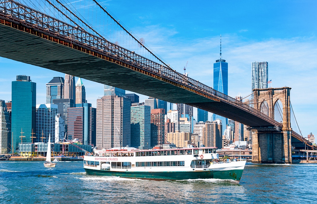 A view of the Brooklyn bridge from sightseeing cruise