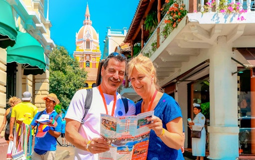 Couple examining map for Cartagena City Sightseeing hop-on hop-off bus tour.