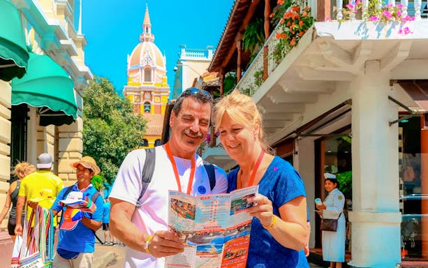 Couple examining map for Cartagena City Sightseeing hop-on hop-off bus tour.