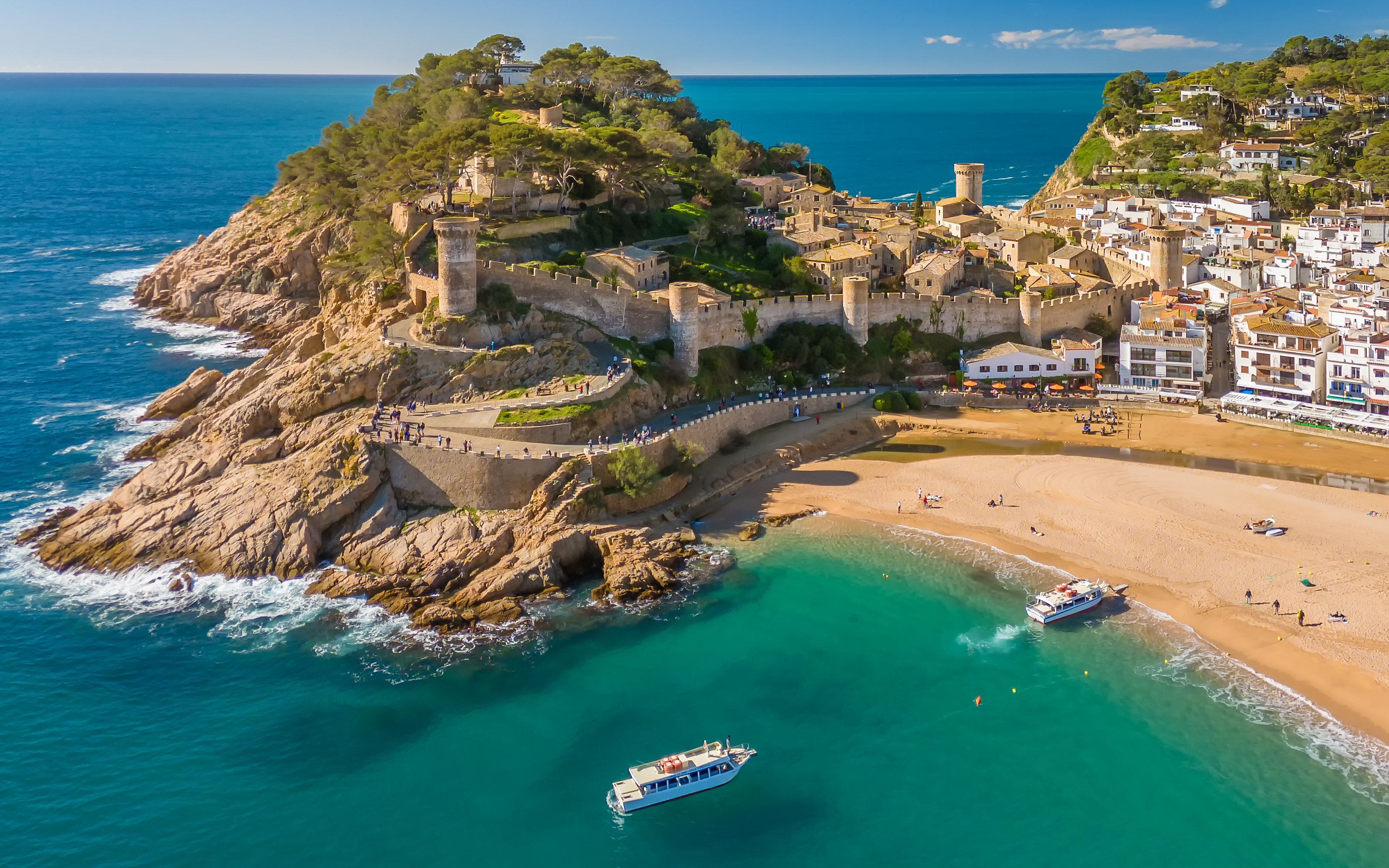 Tossa de Mar medieval castle and beach on Costa Brava, Catalonia, Spain.