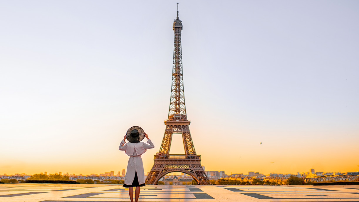 eiffel tower night
