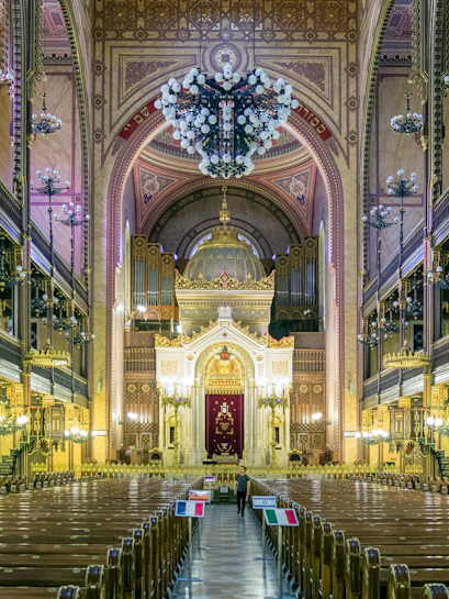Interior of the Great Synagogue in Budapest with ornate arches and chandeliers.