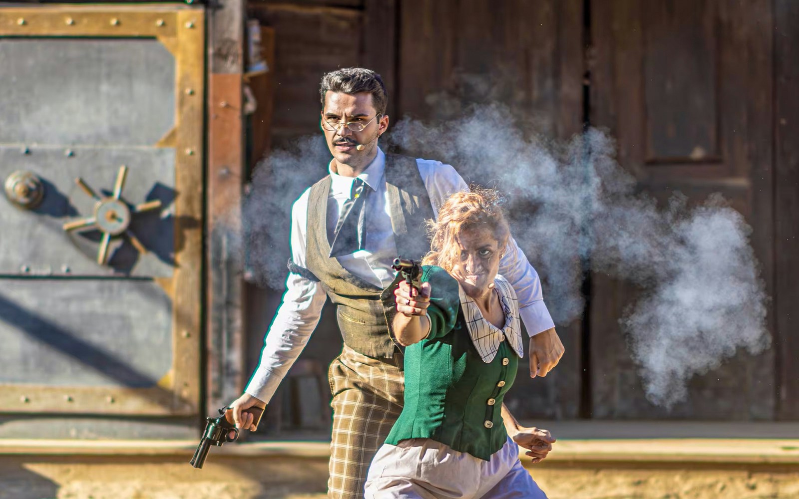 West Gold Frenzy show at PortAventura featuring performers in cowboy attire on a Western-themed stage.