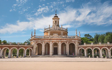San Antonio de Padua church in Madrid with arched colonnade and central dome.
