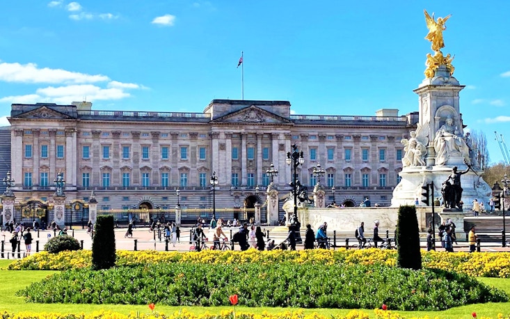 Exterior view of buckingham palace