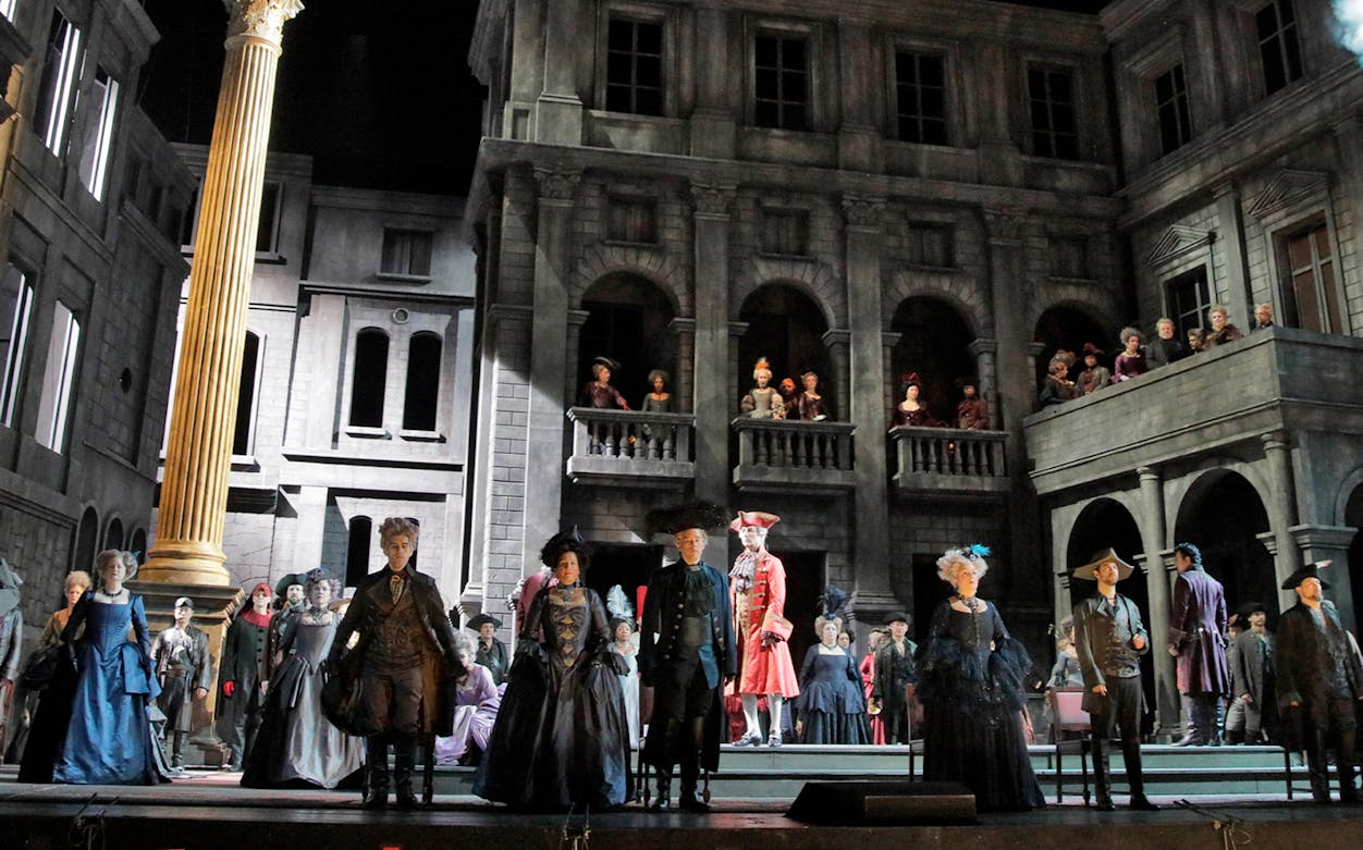 Opera performance of "Romeo et Juliette" with cast in period costumes on a grand stage.