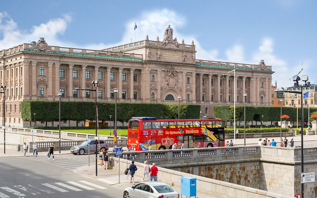 Sightseeing bus in front of the Swedish Parliament building, Stockholm.